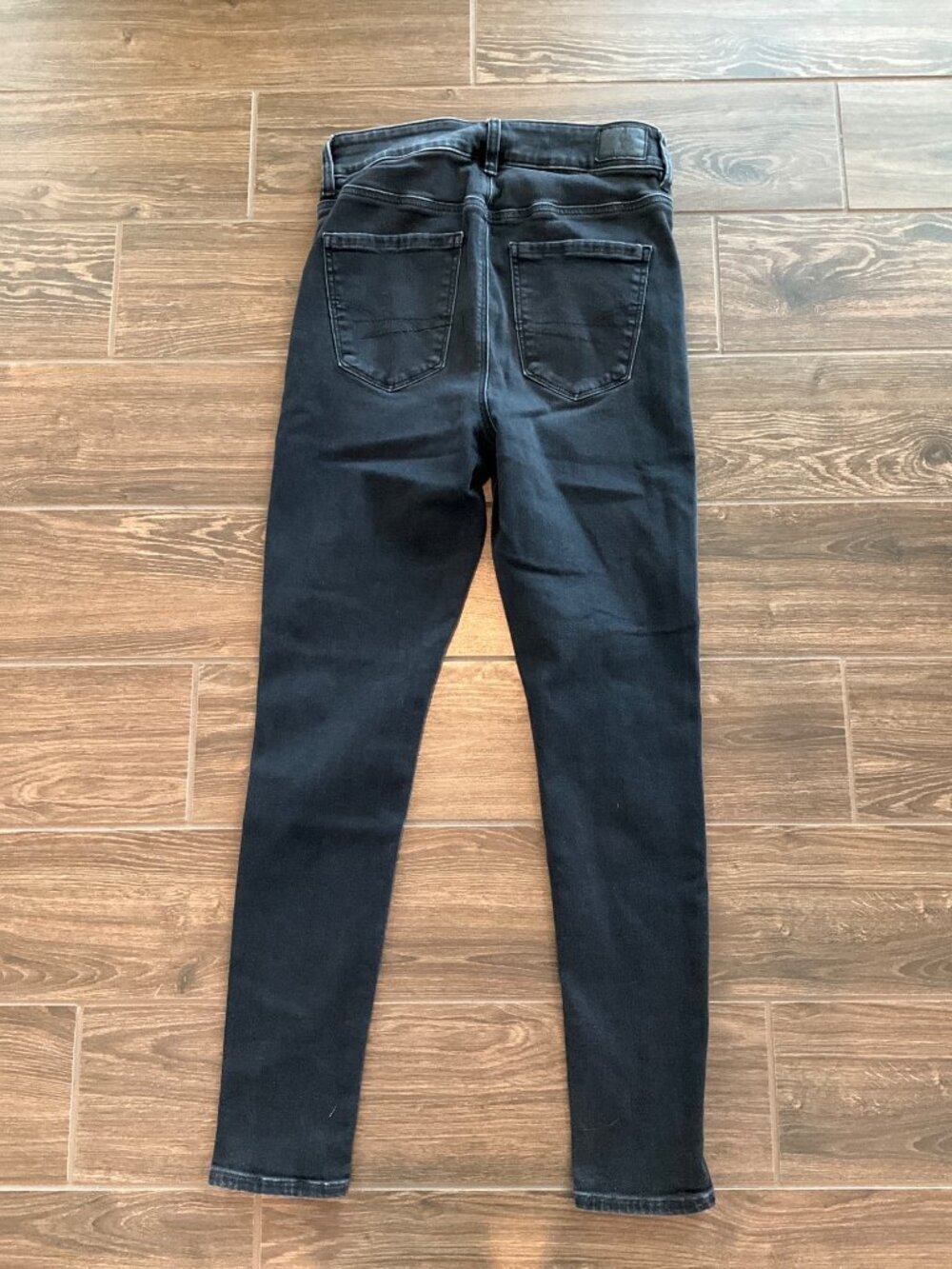 American Eagle size 8 Super HR Next Level Stretch Jeggings Black - Picture 6 of 6